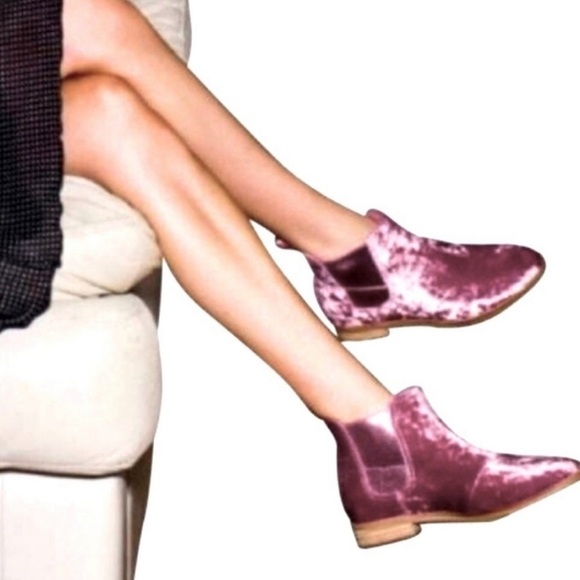 Toms Shoes - TOMS | Ella Pink Crushed Velvet Ankle Boots size 9